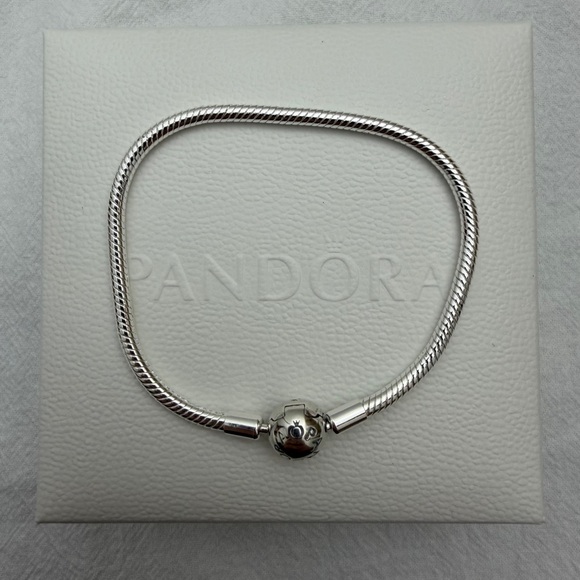 Pandora Classic Silver Bracelet 7.5in - Picture 5 of 6